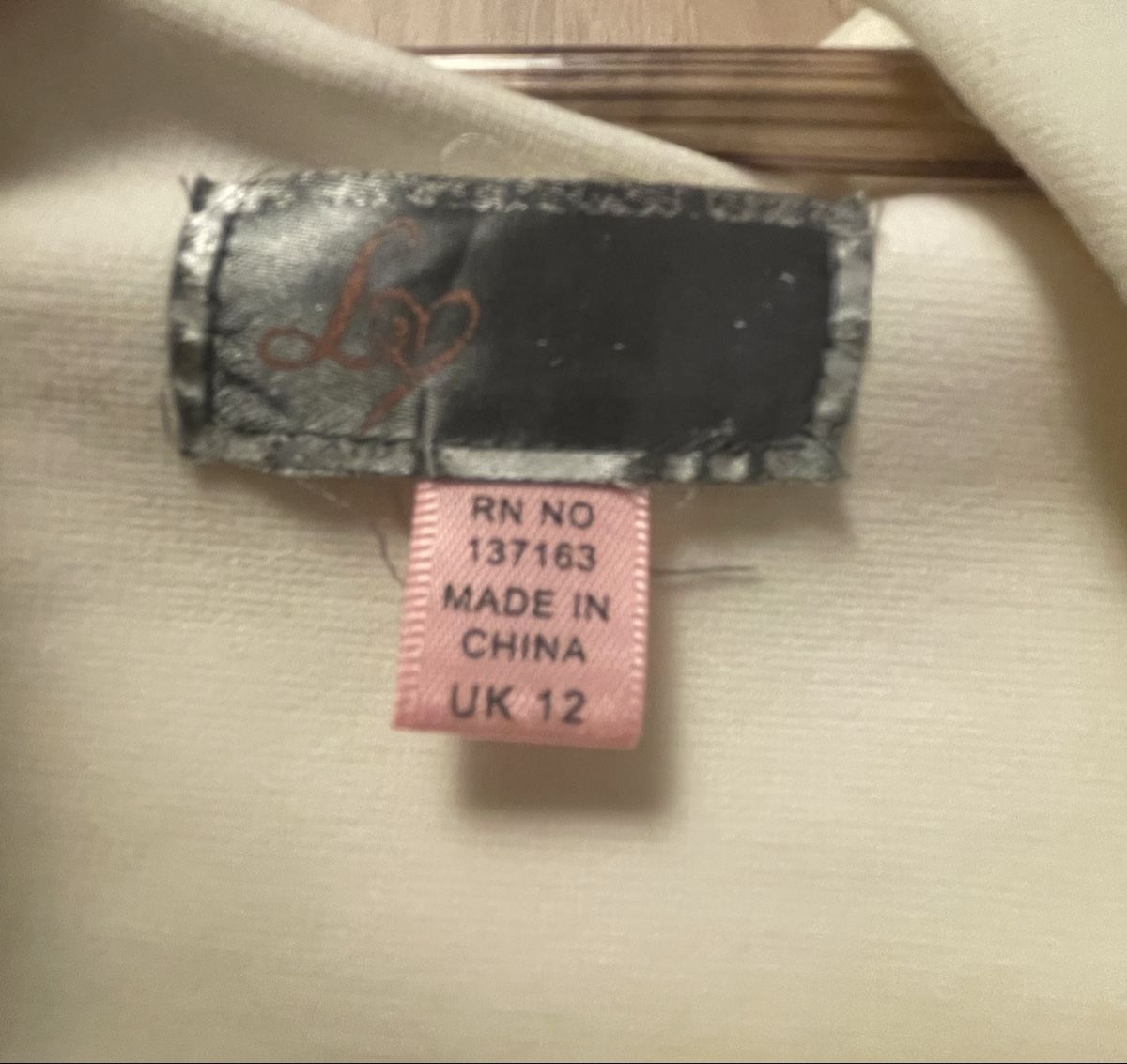 Kleider: Etuikleid weiss Gr. 40 – Gebraucht aus Olten von gokuraku 4