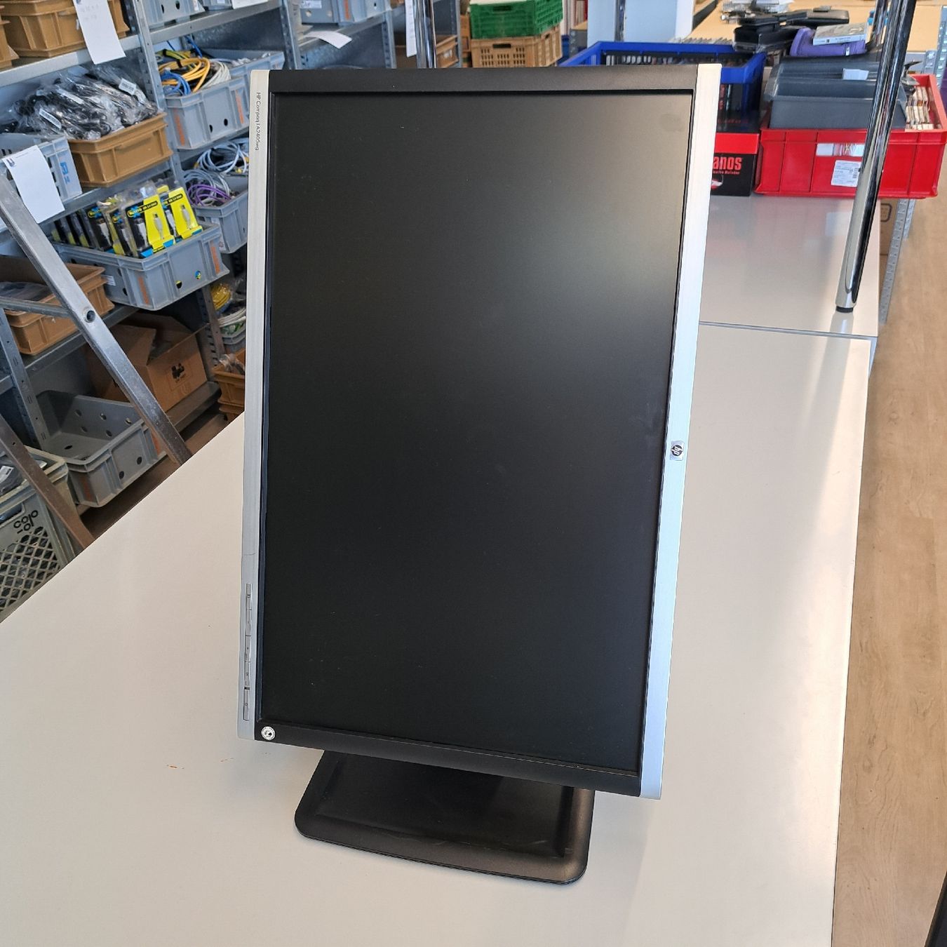Hewlett Packard Monitor: Bildschirm HP Compaq LA2405wg – Usato da Elgg venduto da computerbrocki 2