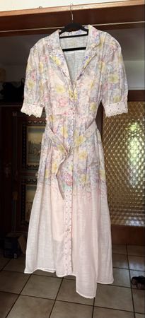 Damen Maxikleid mit Blumenmuster – sehr guter Zustand