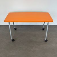 Steelcase Education Roll-Schreibtisch Orange-Silbergrau