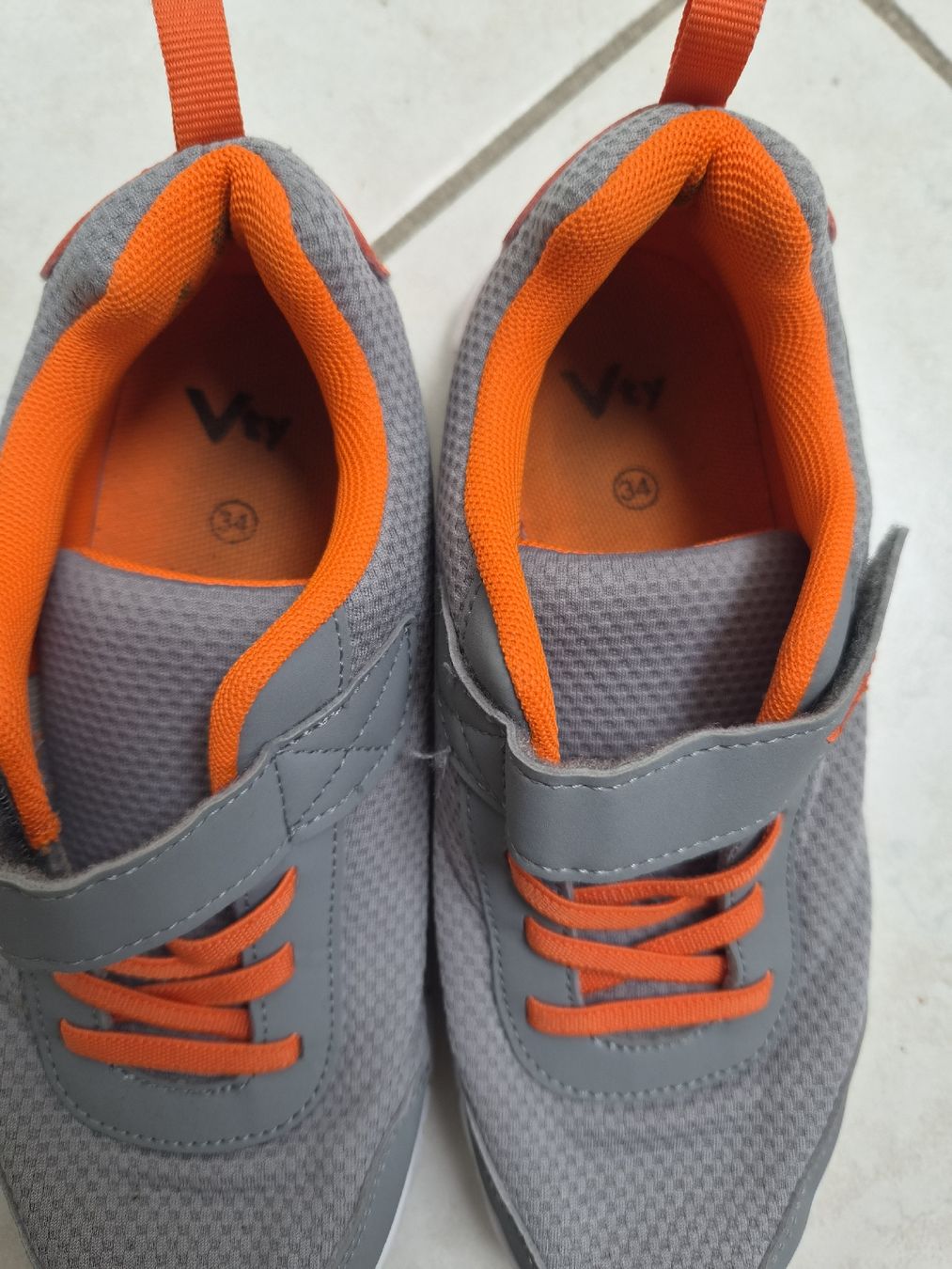 Schuhe für Jungen: Turnschuhe super Zustand gr. 34 – Gebraucht aus Münsingen von lishalina 2