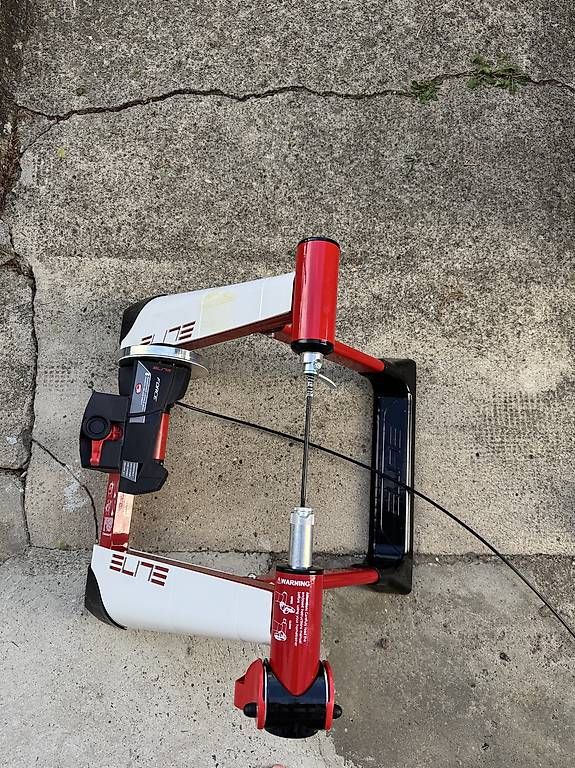 Hometrainer: Elite Novo Force Rollentrainer – Gebraucht aus Tüscherz-Alfermée von Tam_ 1