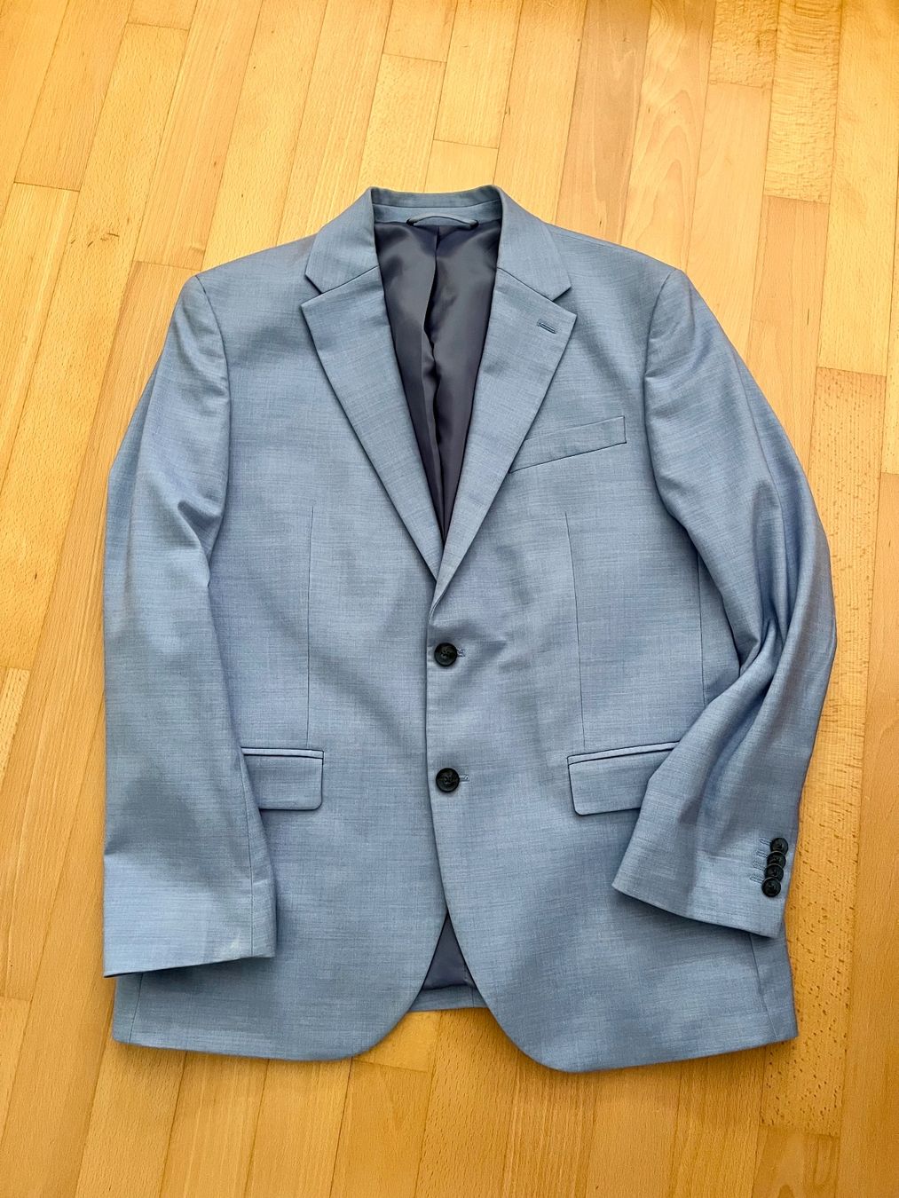 C&A Completi: Herren Anzug hellblau Grösse 48 – Usato da Murten venduto da Babsli
