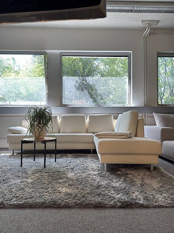 Sofas: (Gratis Lieferung) Alcantara Ecksofa Creme  – Gebraucht aus Fehraltorf von Sofalab.swiss