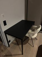 Bureau IKEA noir 130x70