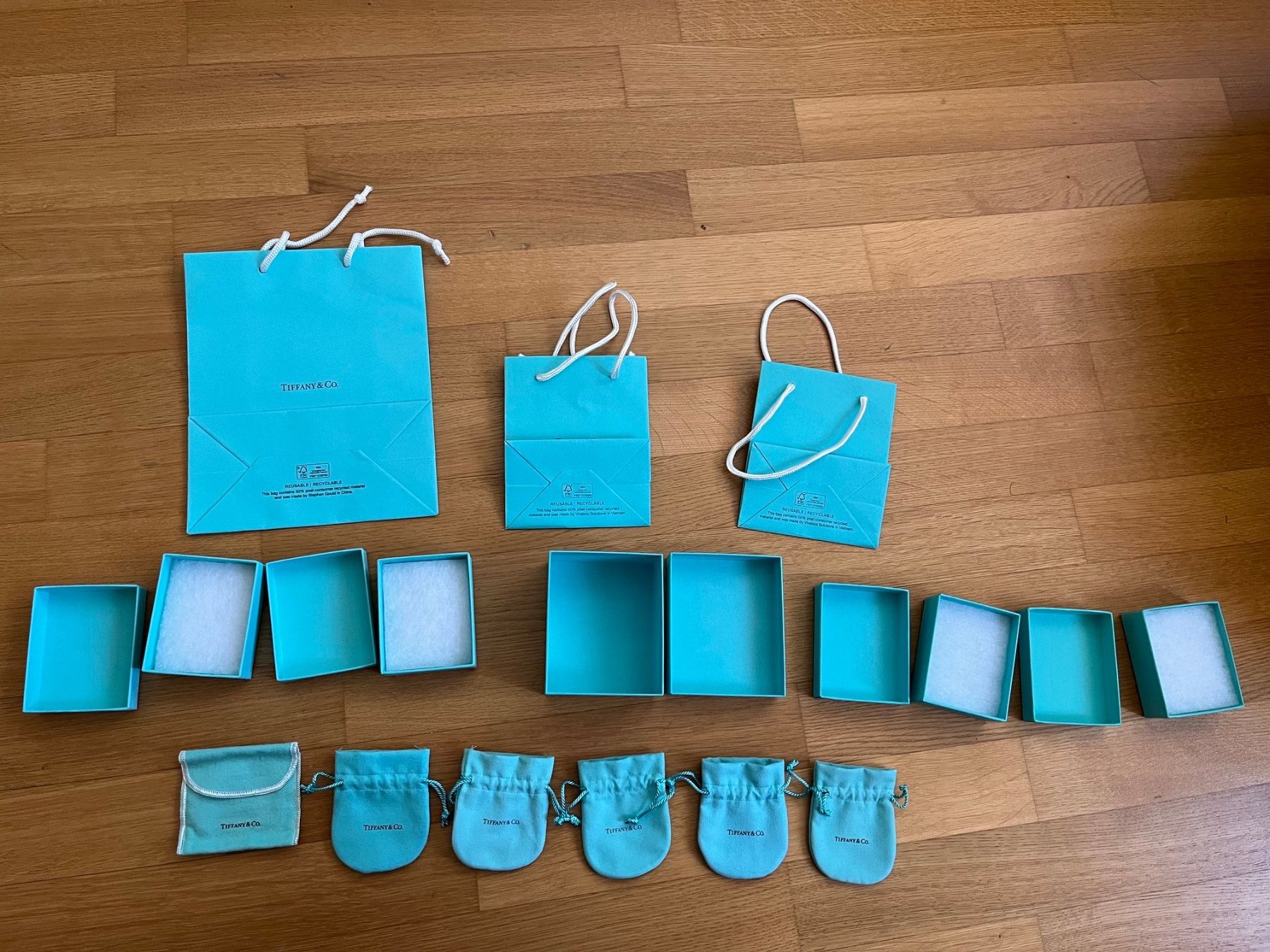 Contenitori & Simili: Tiffany & Co. Staubbeutel und Boxes x14 – Usato da Luzern venduto da Aleoschli 3