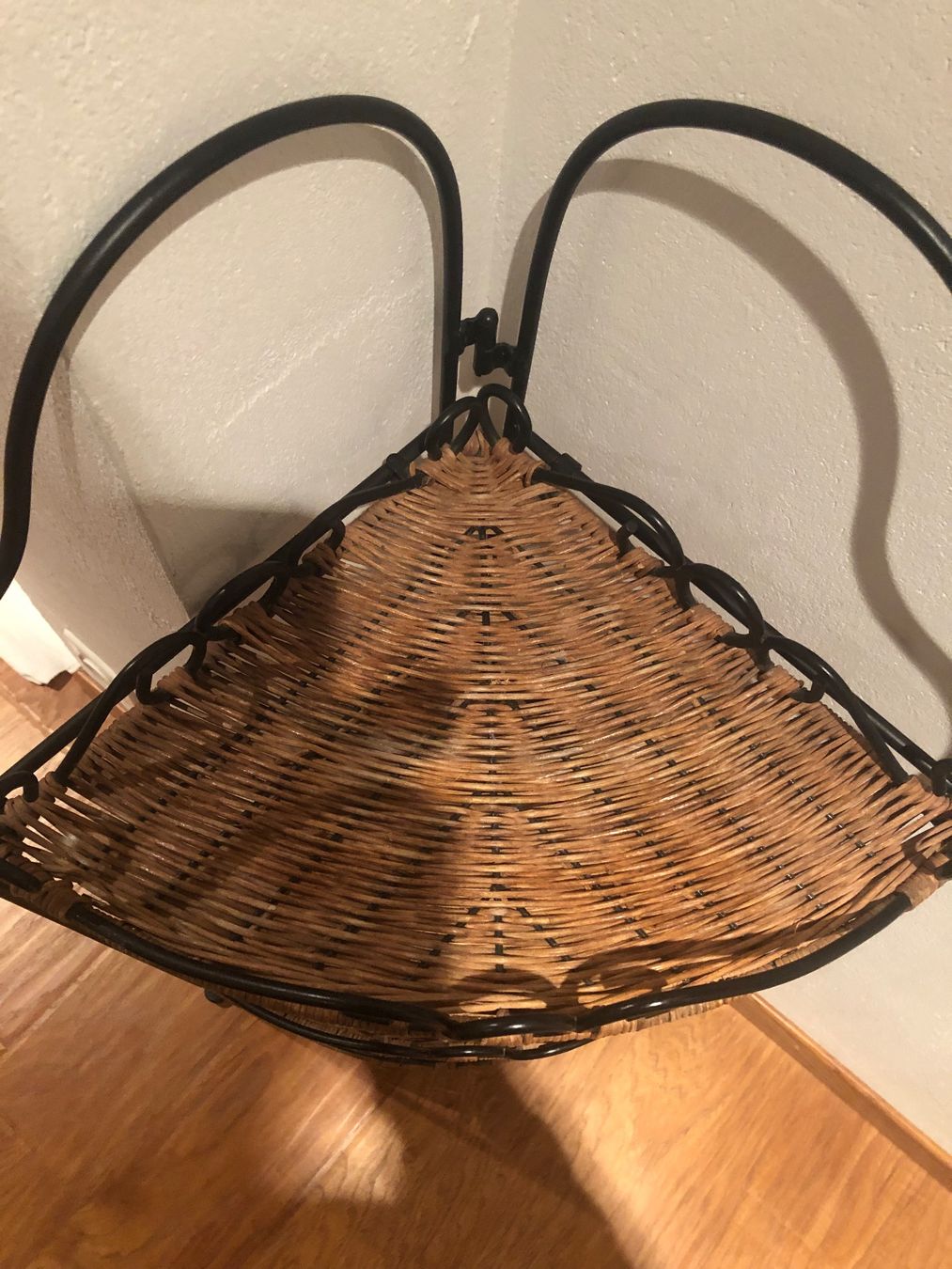 Regale: Etagère d'angle vintage en osier et fer forgé – Gebraucht aus thonex von begochiqui 1