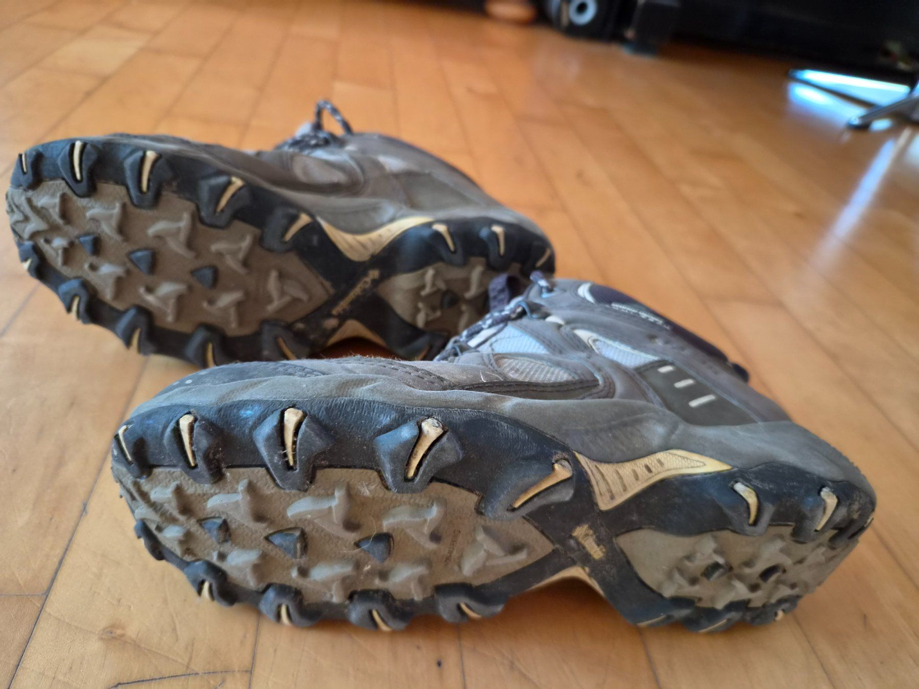 Columbia Schuhe für Jungen: Wanderschuhe Columbia grau wasserdicht – Gebraucht aus Buchrain von mlrj-r 1