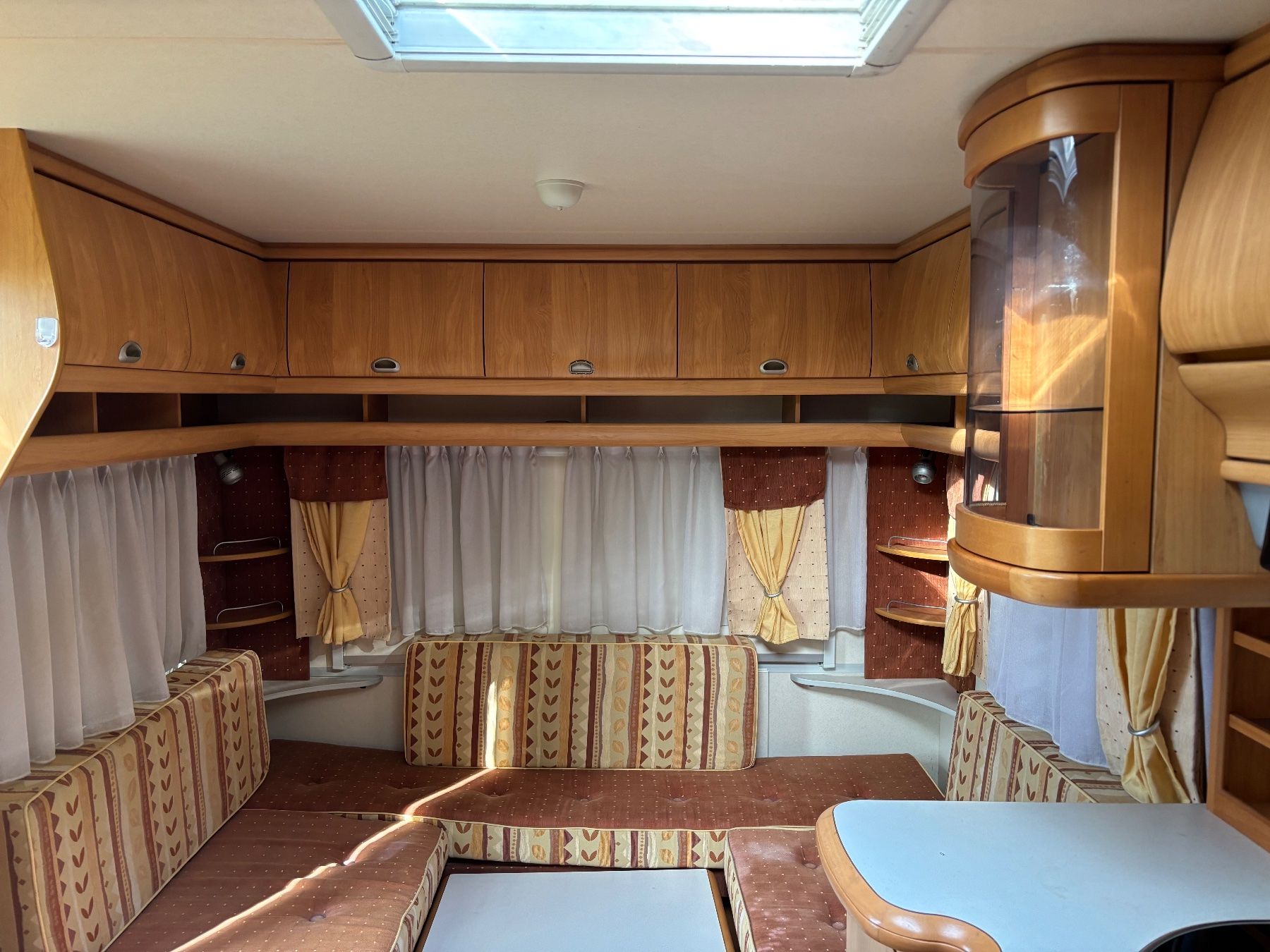 Rimorchi: Wohnwagen Hobby Excellent Caravan – Usato da Bottenwil venduto da schaefere 3