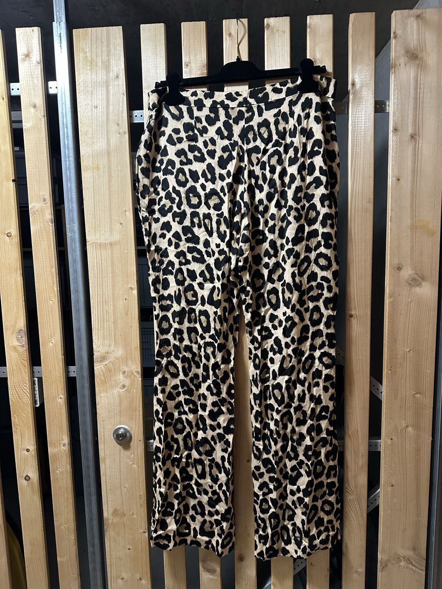 Zara Hosen: Satinhose mit Leoprint, Zara, Gr.XL – Gebraucht aus Uster von staernli4