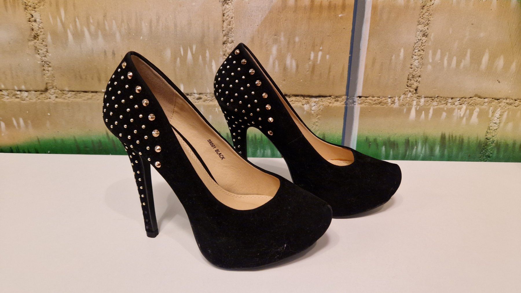 Damenschuhe: Escarpins cloutés – Gebraucht aus PORRENTRUY von tin_ff6p