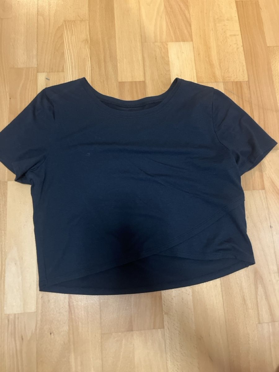 Hollister T-shirt: Gilly Hicks Shirt – Usato da Bülach venduto da SharonP01