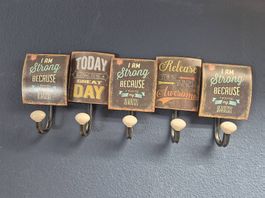 Wandgarderobe mit 5 Haken und Spruchtafeln im Vintage-Stil