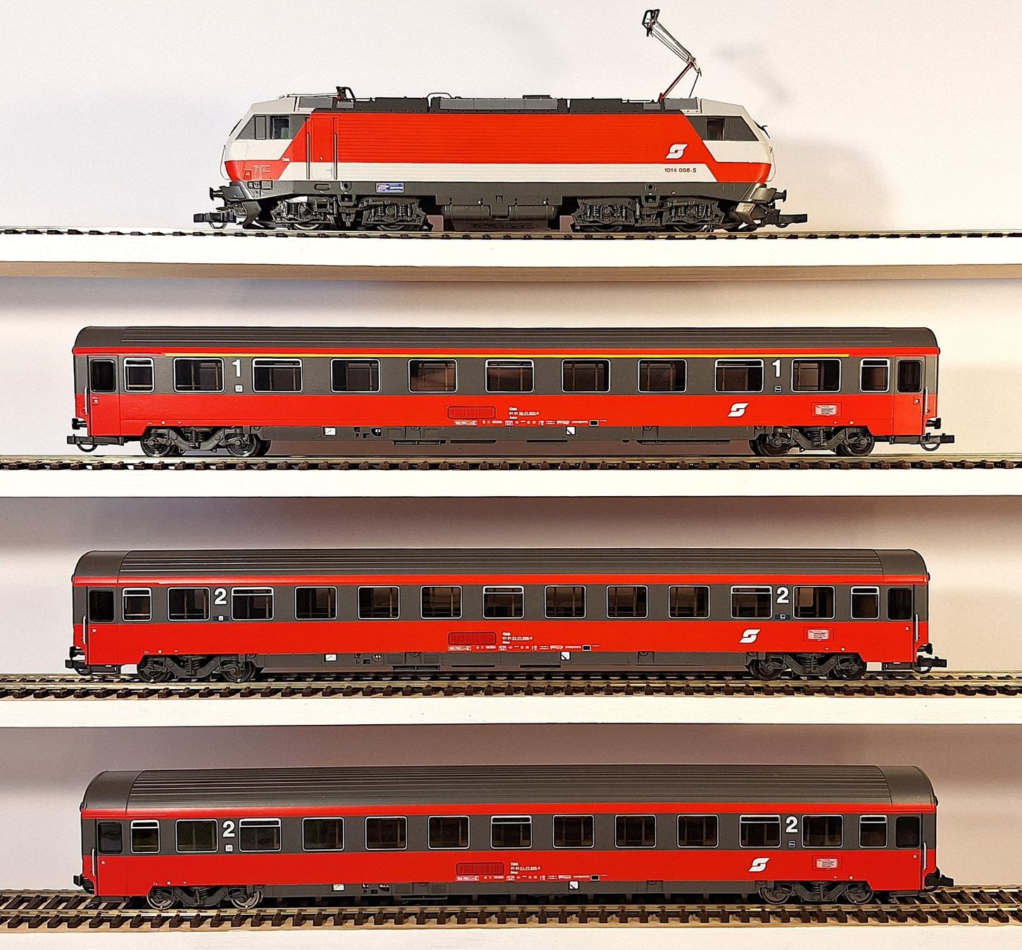 Piko Modellini di ferrovie: ÖBB 1014 mit Eurofimawagen – Usato da Bern venduto da BahnliebhaberRe420