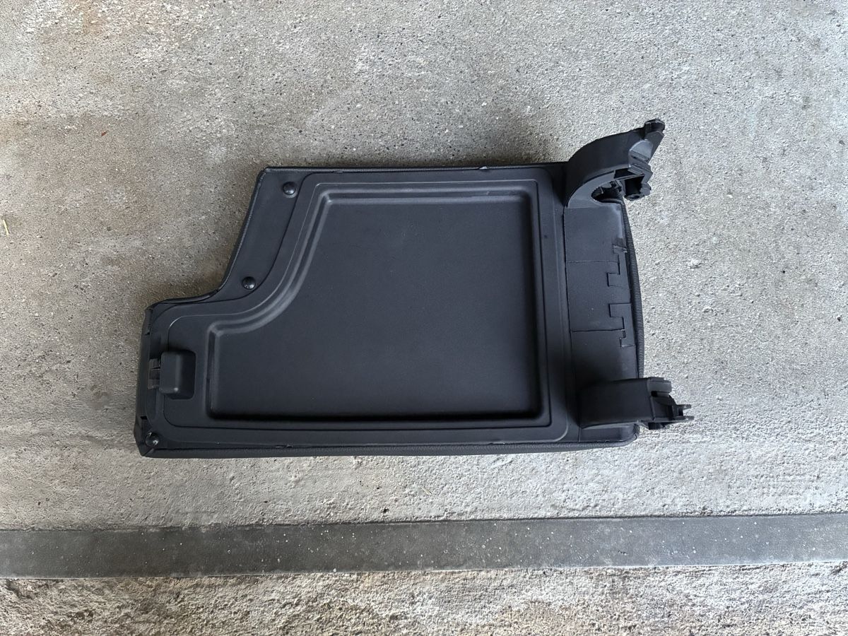 BMW Tutti pezzi di ricambio auto: BMW E90 Mittelarmlehne – Nuovo (secondo la descrizione) da Emmenbrücke venduto da nne_hm9j 3