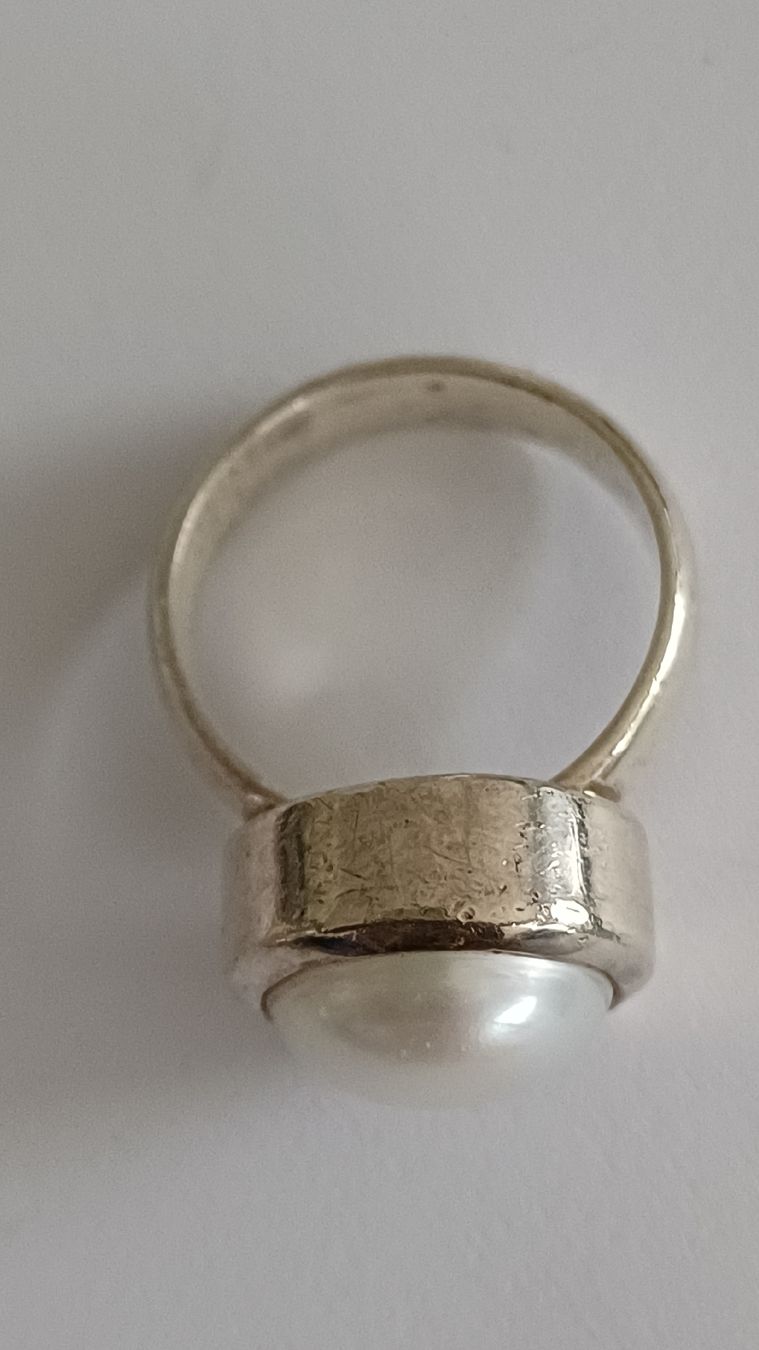 Anelli: Silberschmuck Ring mit Perle, gut erhalten, elegant – Usato da Arlesheim venduto da savina01
