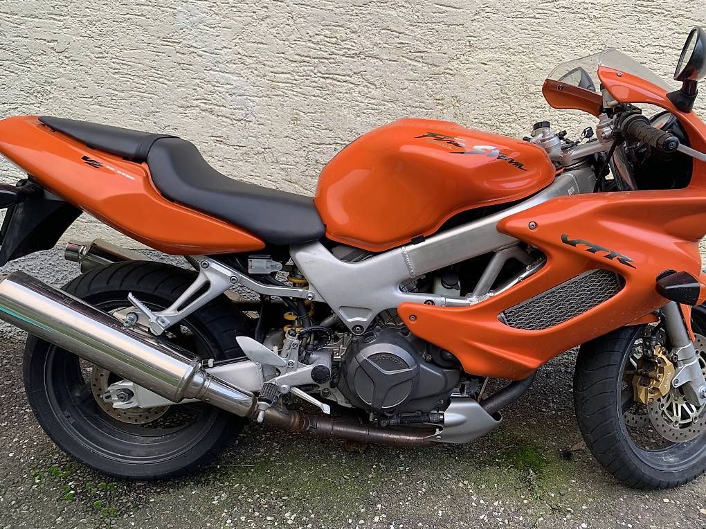Honda Strasse: Honda VTR 1000 f – Gebraucht aus Arogno von pag_c2c9 2