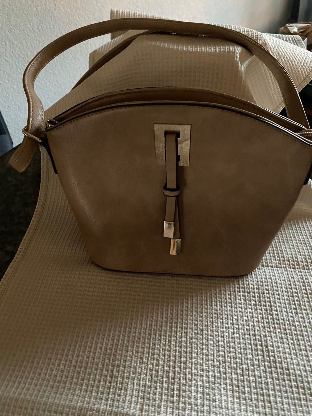 Borse da donna: Umhängetasche helles braun – Usato da Allenwinden venduto da Obalu 2