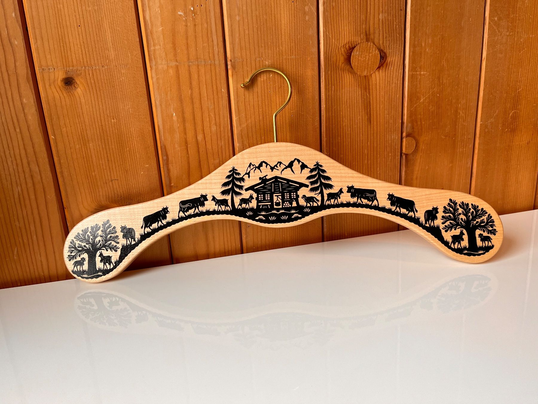 Appendiabiti: Kleiderbügel Holz mit Scherenschnittmotiv – Usato da Saanen venduto da Tricha02