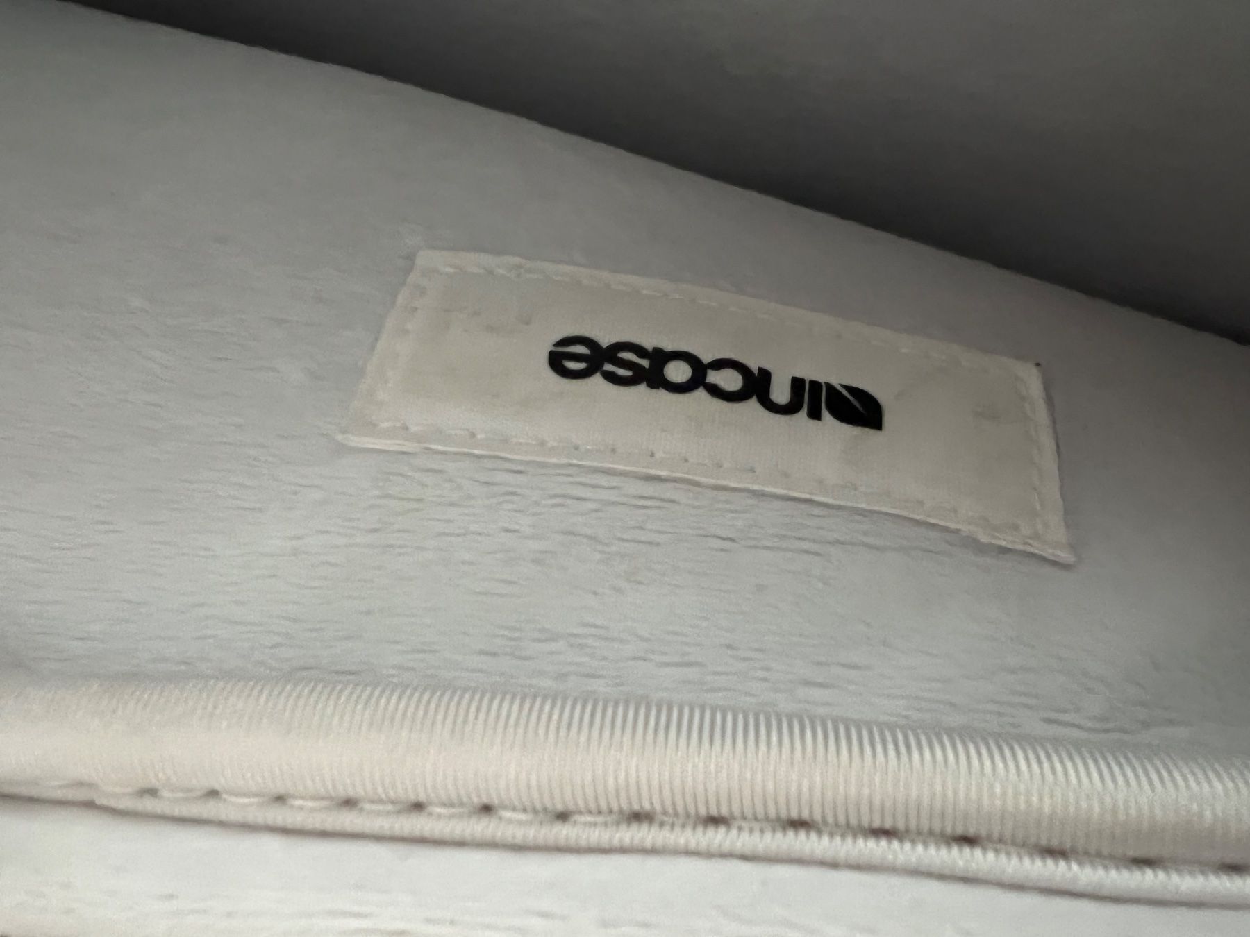Borse: Incase Laptoptasche – Usato da Zürich venduto da Sebi999 1