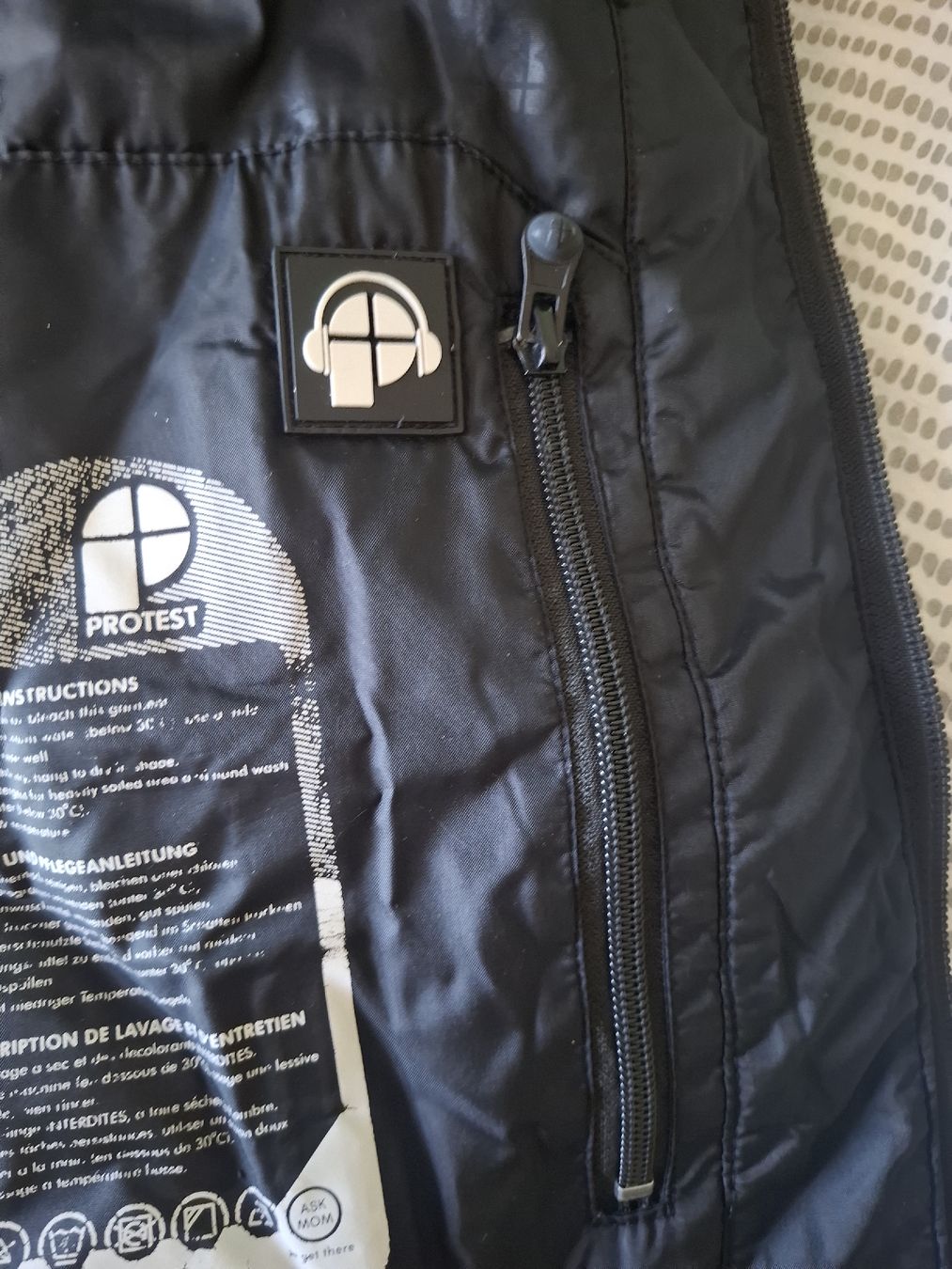 Protest Vestes: Protest Winterjacke  – D'occasion à Wäldi par Fergiu 2
