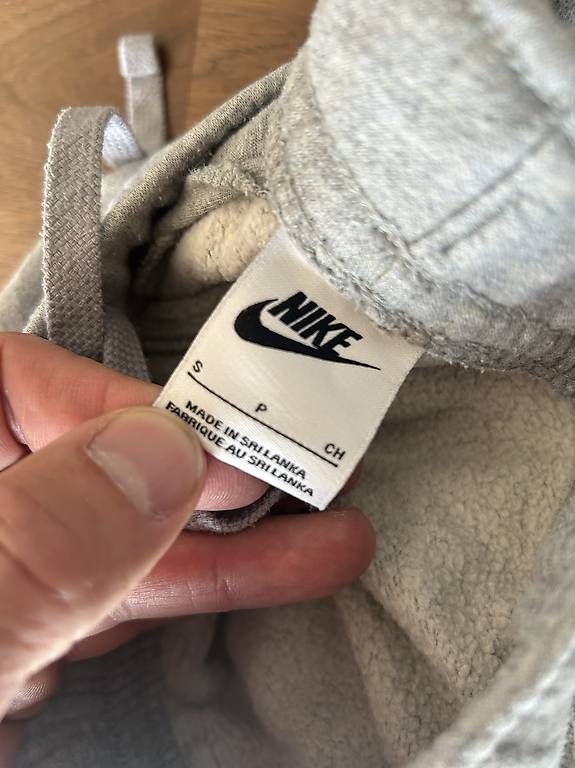 Hosen: Trainerhosen Nike 2 Stk GrS – Gebraucht aus steffisburg von stefanruoff 1