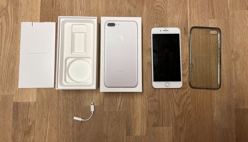 iPhone 7 Plus Silver 128 GB docomo