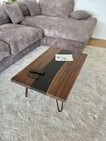 Couchtisch Nussbaumholz mit Epoxidharz handgefertigt