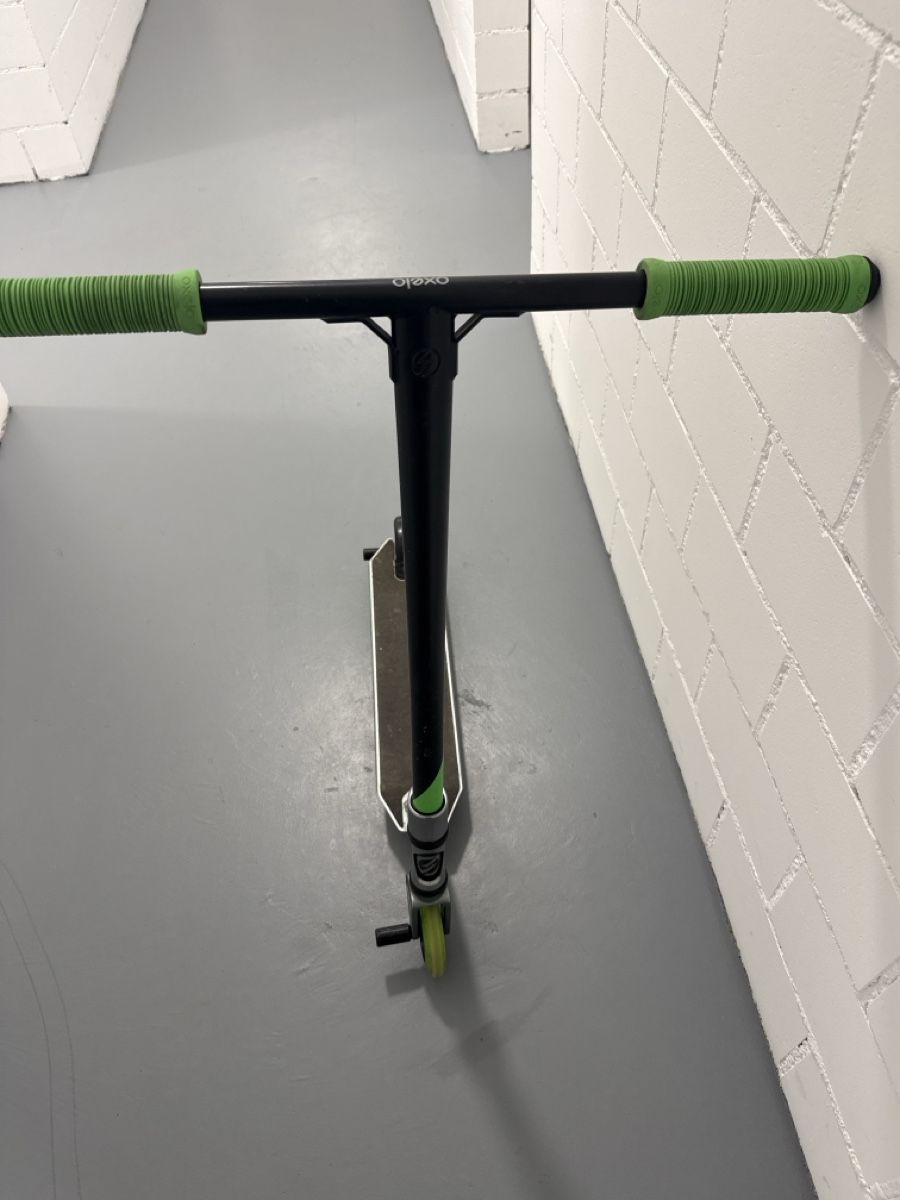 Scooter: Freestyle Roller schwarz grün Lenkergriffe Grösse – Usato da Buochs venduto da jus_n97b 1