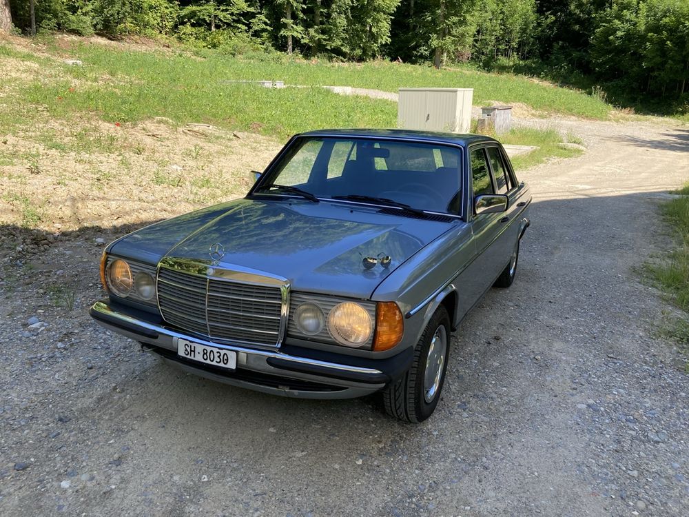 Oldtimer Mercedes Benz 200 W123