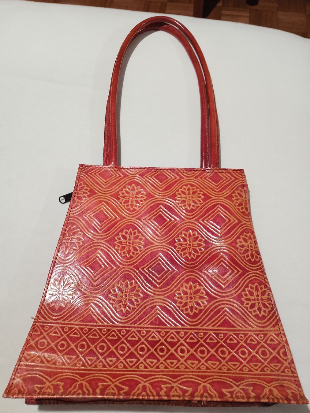 Sacs femmes: Echte Ledertasche in gutem Zustand – D'occasion à Chiasso par mmo_vtx9