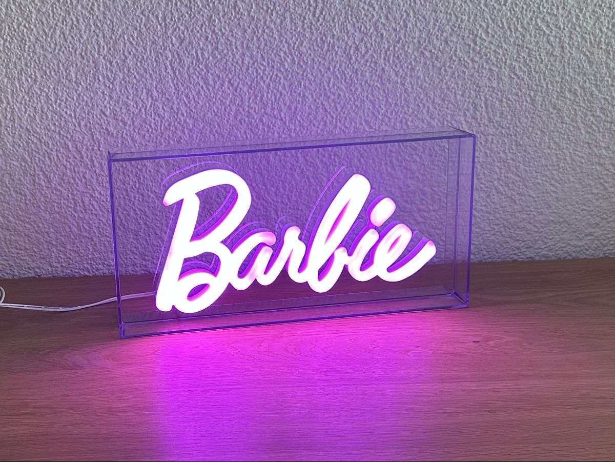 Lampes: Barbie Logo Licht – D'occasion à Naters par Gemschhtte