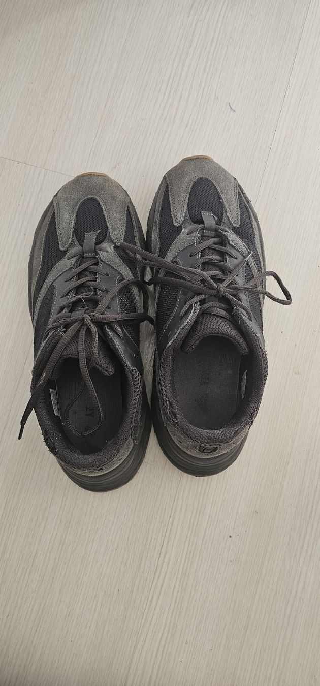 Adidas Scarpe da uomo: adidas Yeezy Boost 700 – Usato da Aadorf venduto da Uranus66 4
