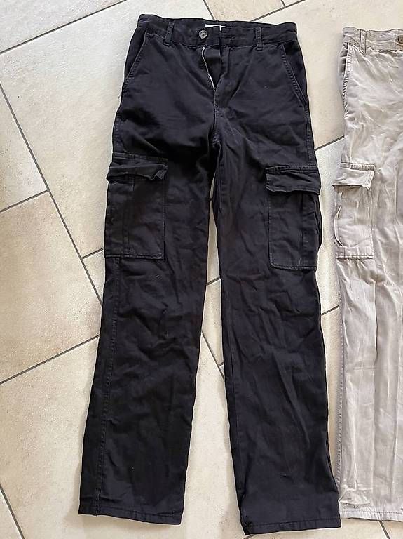 Pantaloni: Pantalon cargo STR Stradivarius taille 34 – Usato da Yverdon-les-Bains venduto da car_xd5s 1