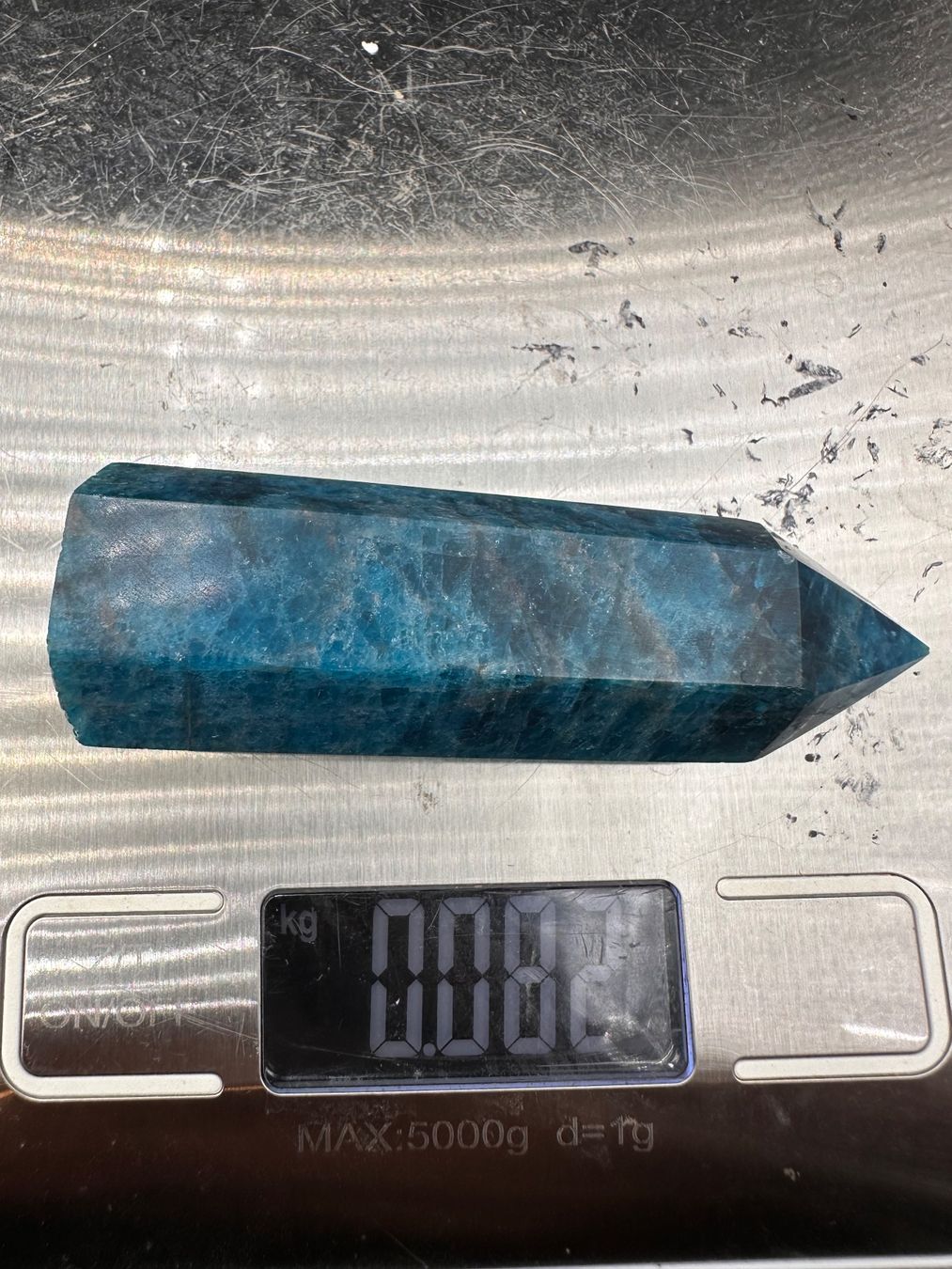 Minerali & Pietre curative: Blauer Apatit Obelisk, Turm, Spitze – Nuovo e nell'imballaggio originale da Männedorf venduto da Handschmeichler 4