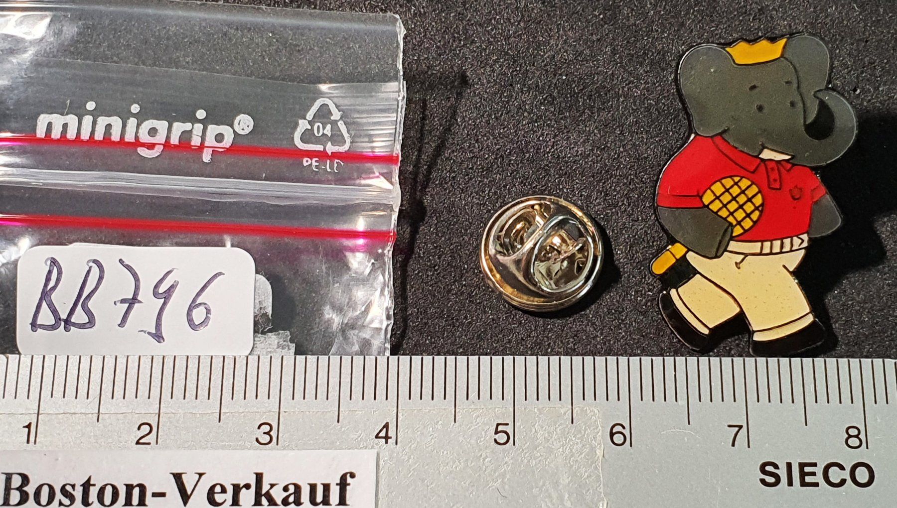 Placchette & Badge: BB796 - Pin Elefant Babar mit Tennis Raket – Usato da Reinach BL venduto da Boston-Verkauf 1
