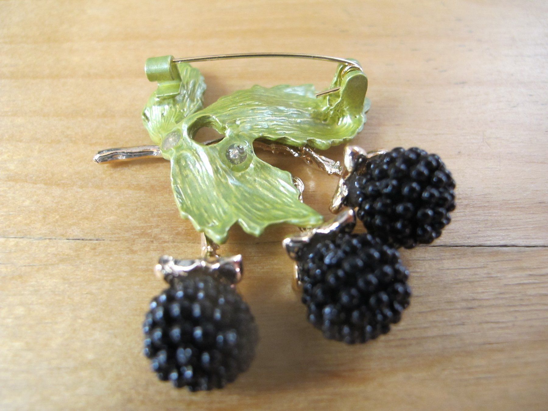 Spille & Fermagli: Brombeer Brosche, goldfarben, Emaille,  Modeschmuck – Nuovo (secondo la descrizione) da Löhningen venduto da Chimae67 3