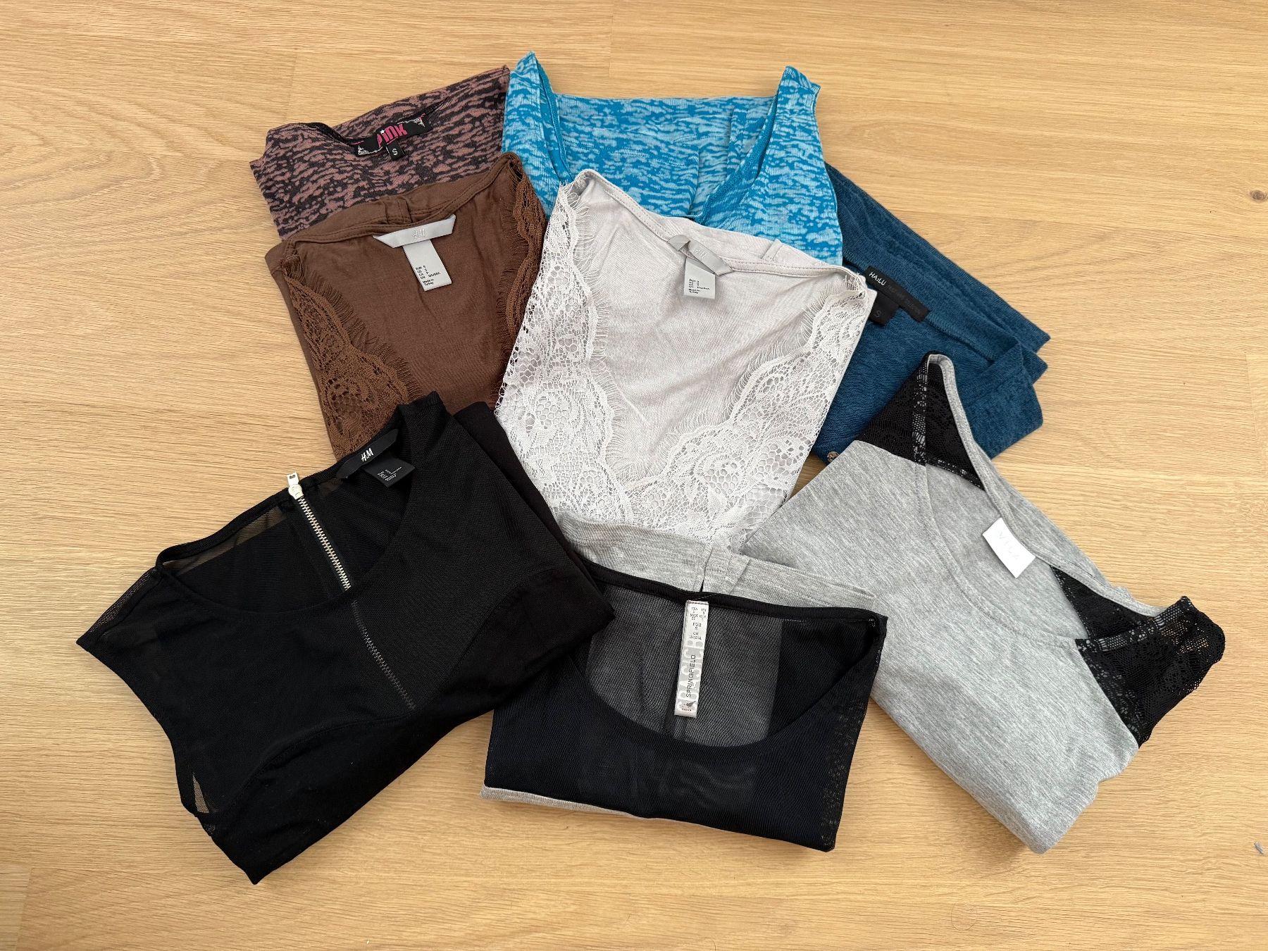 H&M Lotti di vestiti: Damen Shirts 8x  Gr. S guter Zustand, teilweise neuwertig – Usato da Buhwil venduto da Lin66