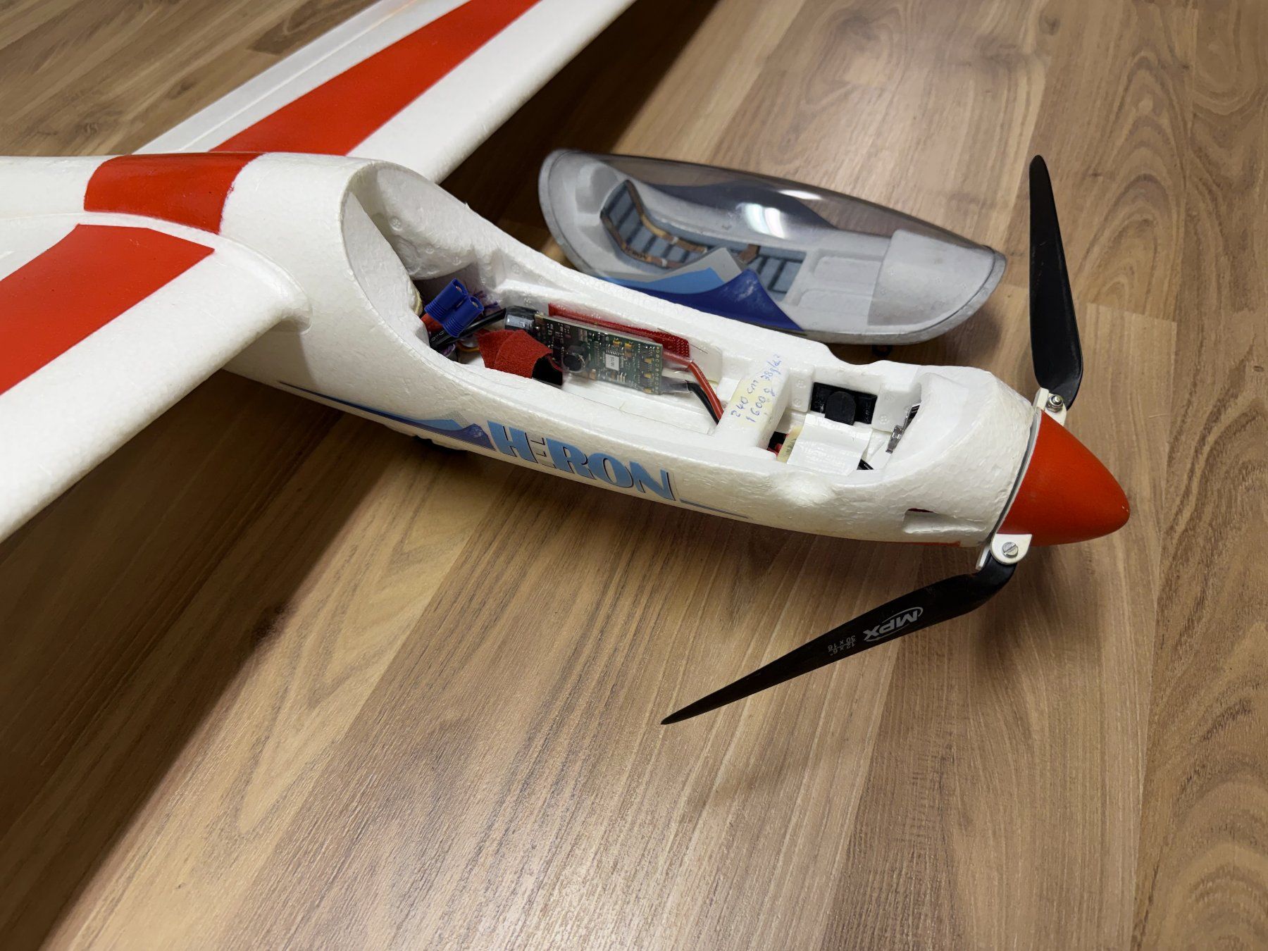 Multiplex Modellismo RC: Segelflugzeug_Multiplex Heron mit Brushless-Motor, Spw.2.4m – Usato da Thalheim venduto da Dfamo