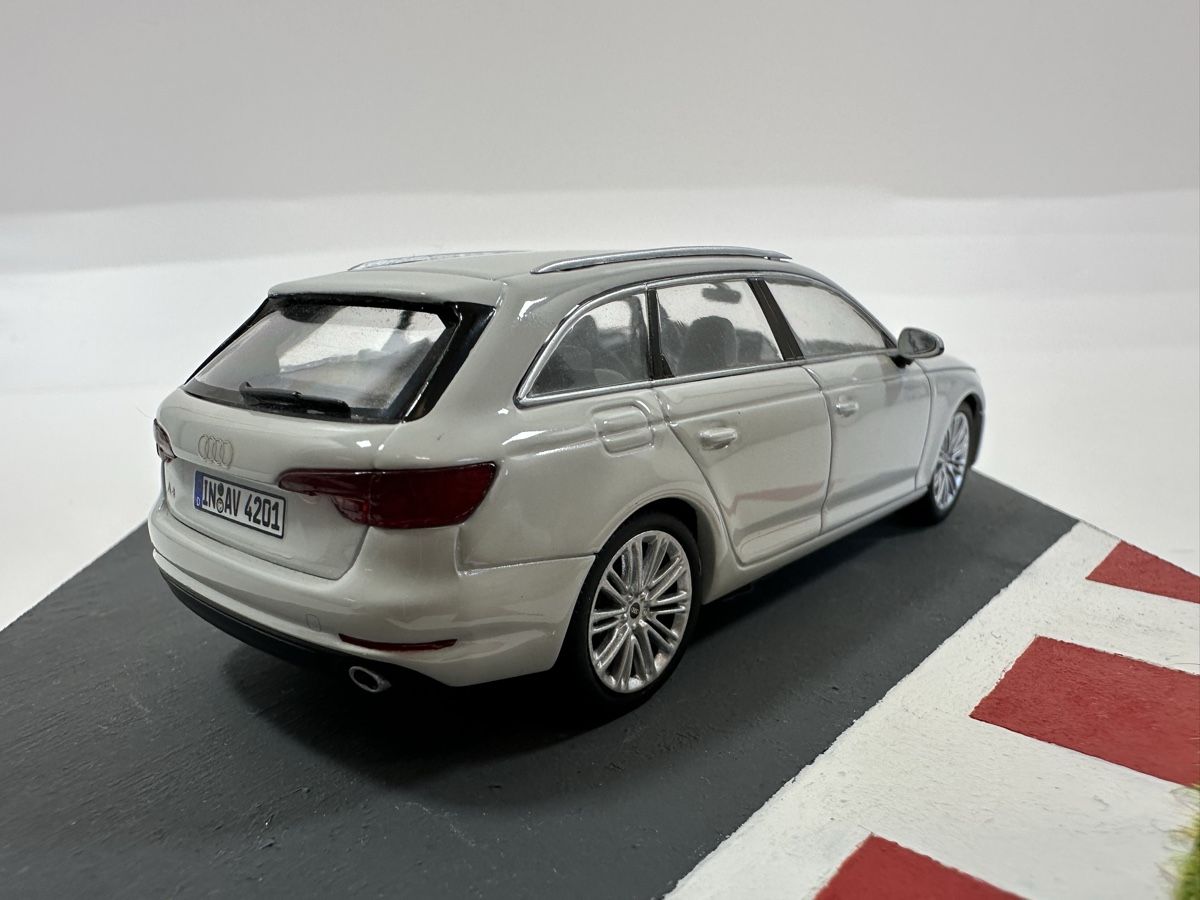 Spark Modellautos: Audi A4 Avant 1:43, SPARK – Gebraucht aus Zofingen von rf9_x2xt 5