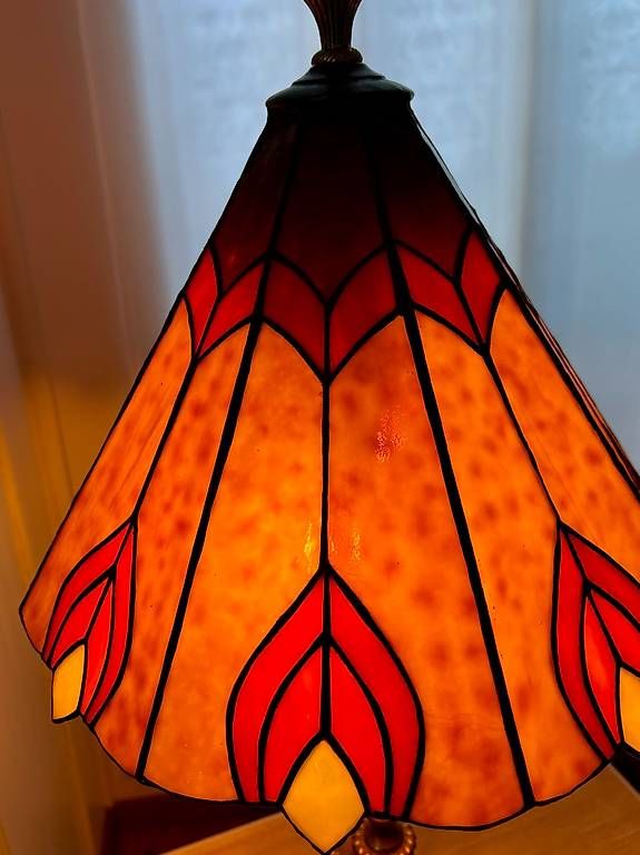 Lampen: Tiffany Tischlampe mit massivem Messingständer  – Gebraucht aus St. Gallen von matasurf 3