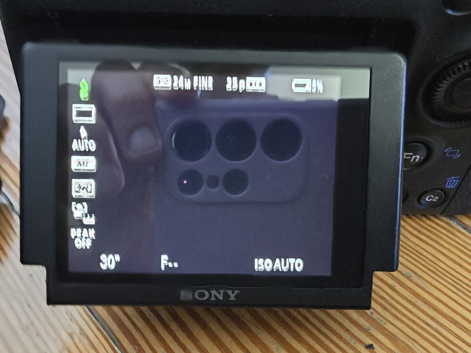 Sony Fotocamera: Sony Alpha 68 a-68 + 2 batteries NP-FM500H avec 2 chargeurs – Difettoso da Fribourg venduto da dom_zyr5 3