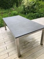 Wetterfester Gartentisch mit Granitplatte