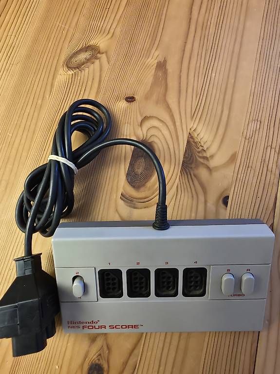 Controller: NES 4-fach Controller-port – Usato da Schaffhausen venduto da JG1234 2