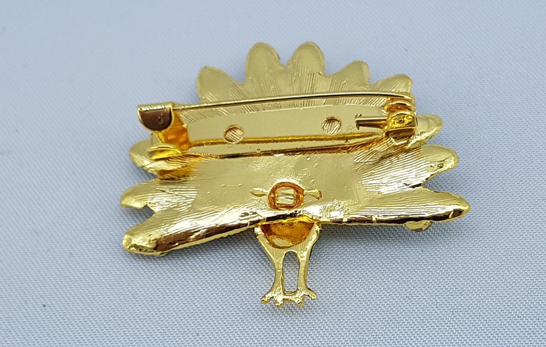 Spille & Fermagli: Brosche - PFAU mit Glitzersteinen - 4,5x3,5cm - Neu – Nuovo e nell'imballaggio originale da Grenchen venduto da Yamahwildstar16 2