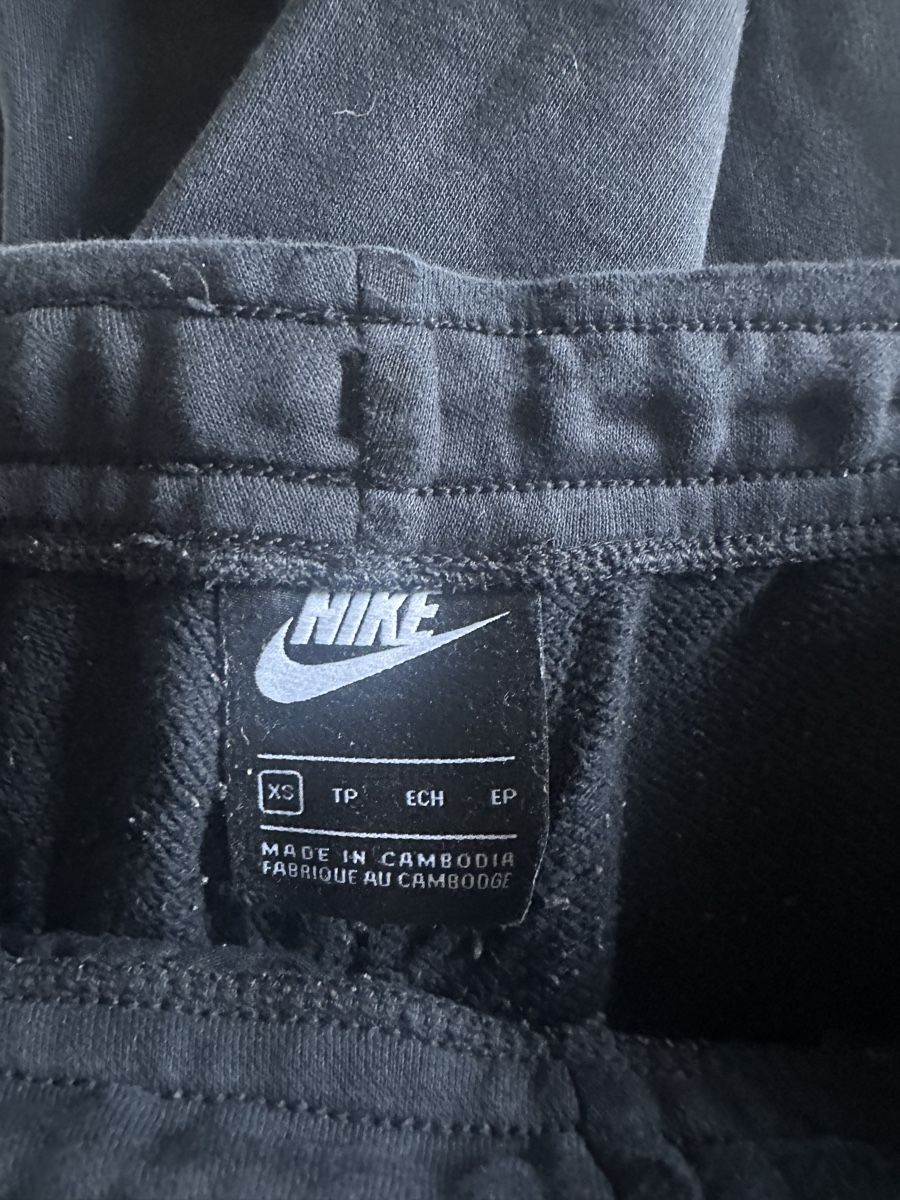 Pantaloni: Nike Trainerhose  – Usato da Sirnach venduto da Leoniex 1