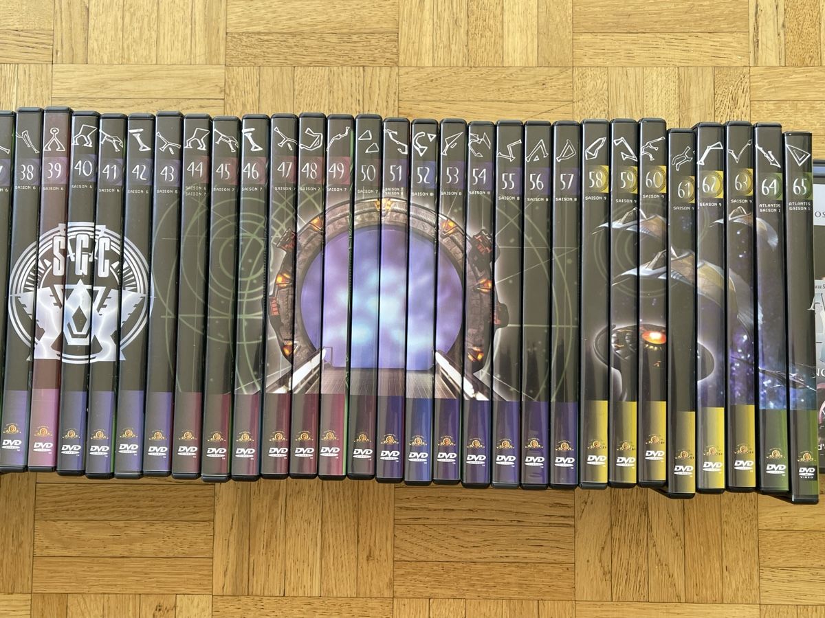 Tous les DVDs: lot de  DVD stargate – D'occasion à Peseux par philstyle 1