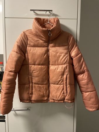 Vero Moda Winterjacke, Gr. XS, Lachsrosa - Ideal für Winter