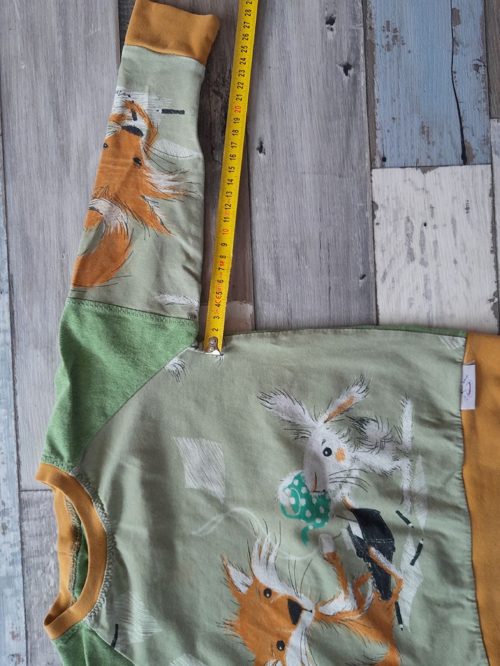 Maglioni & Felpe: 104 Hase und Fuchs trinken Tee – Usato da Sevelen venduto da boutiquenounou 1
