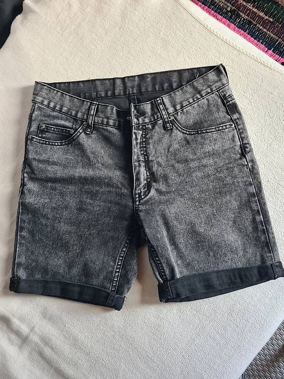 Jeans: Short CHEAP MONDAY (taille 29 us) – Usato da Epalinges venduto da mux_vc5l 4